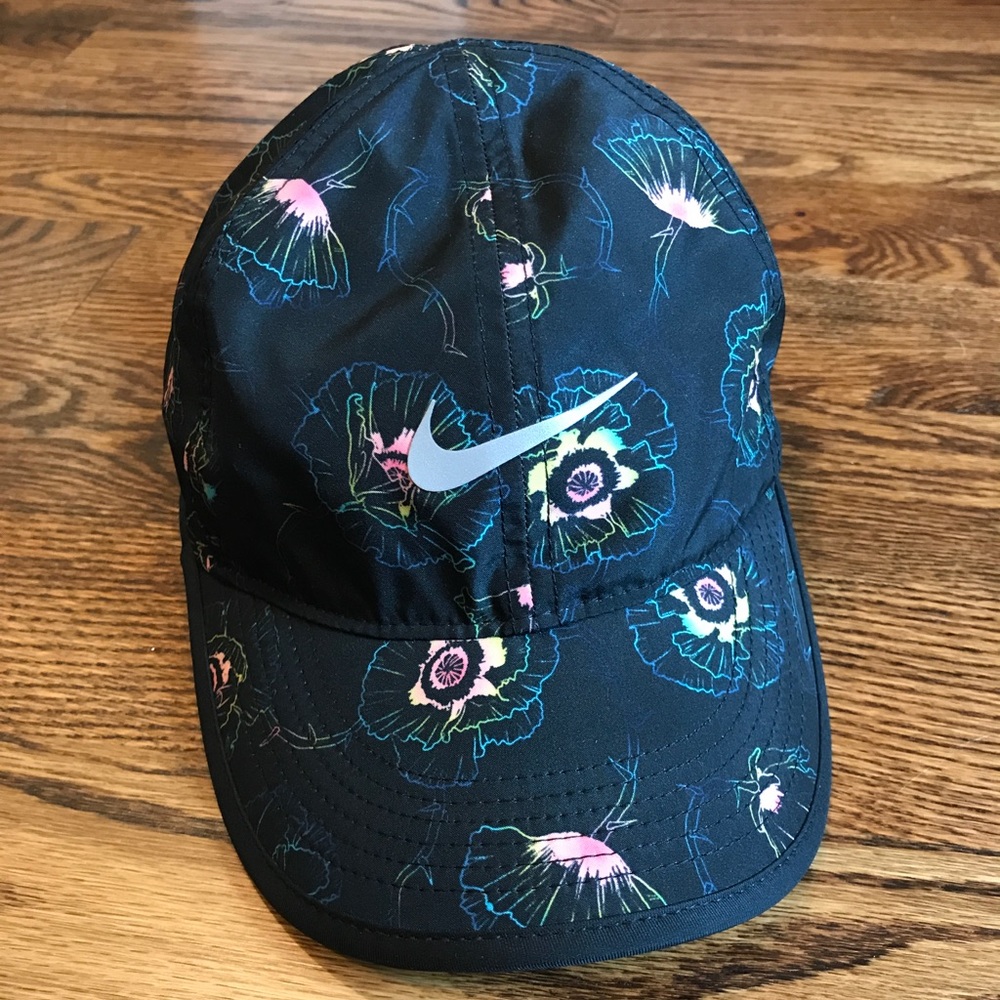 Nike running hat.